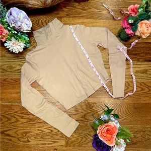 🐢Cropped Turtleneck Long Sleeve Shirt in Tan Size Small✨